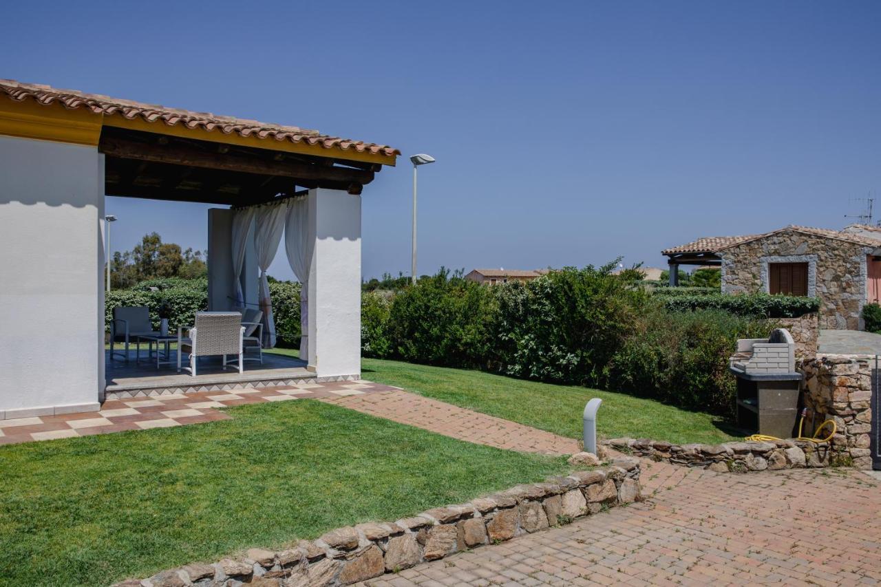Villa Le Residenze di Baia Sant'Anna Tanaunella Exterior foto