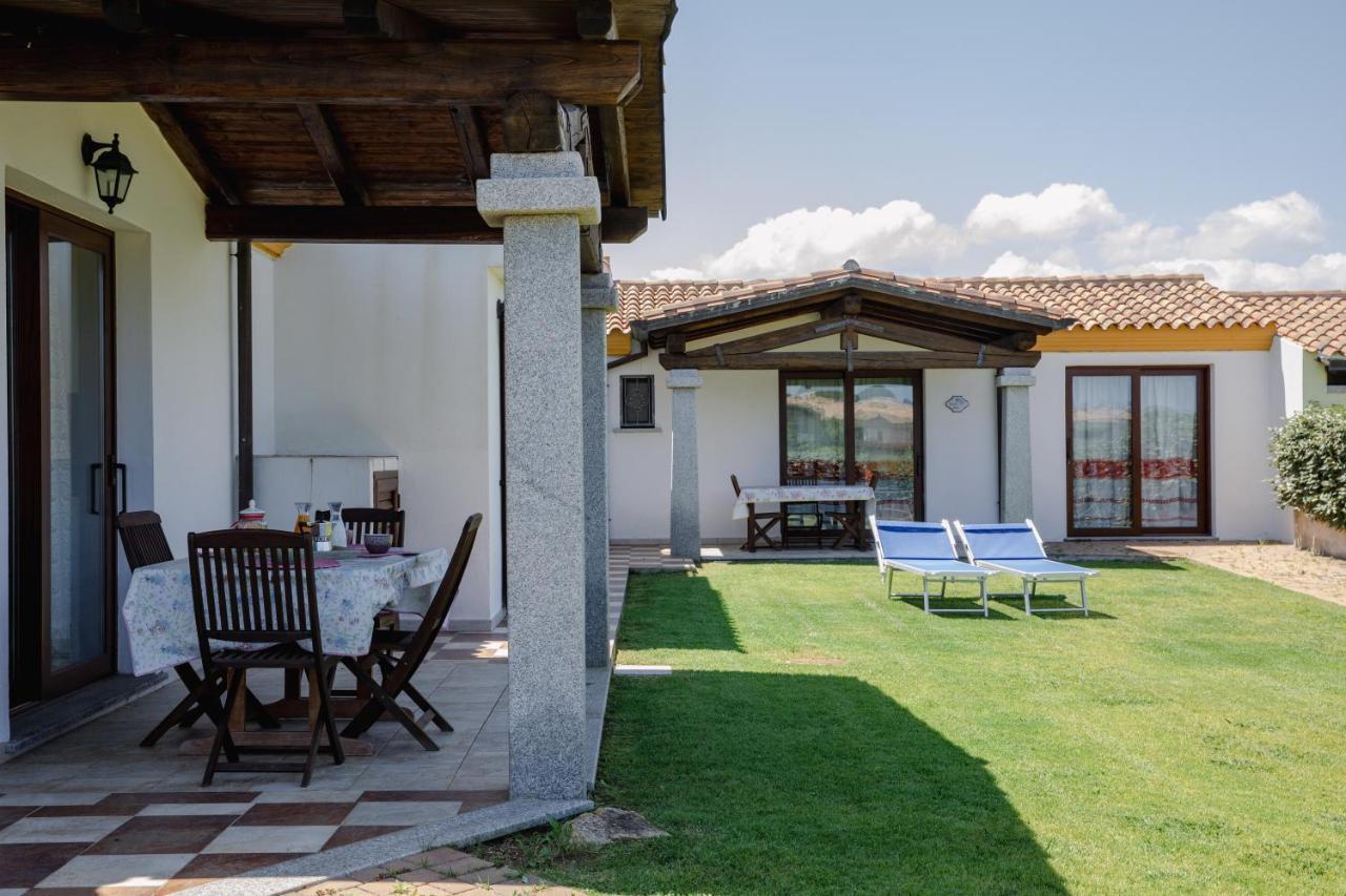 Villa Le Residenze di Baia Sant'Anna Tanaunella Exterior foto