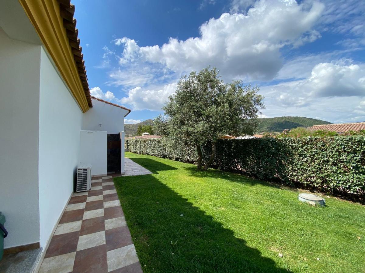 Villa Le Residenze di Baia Sant'Anna Tanaunella Exterior foto