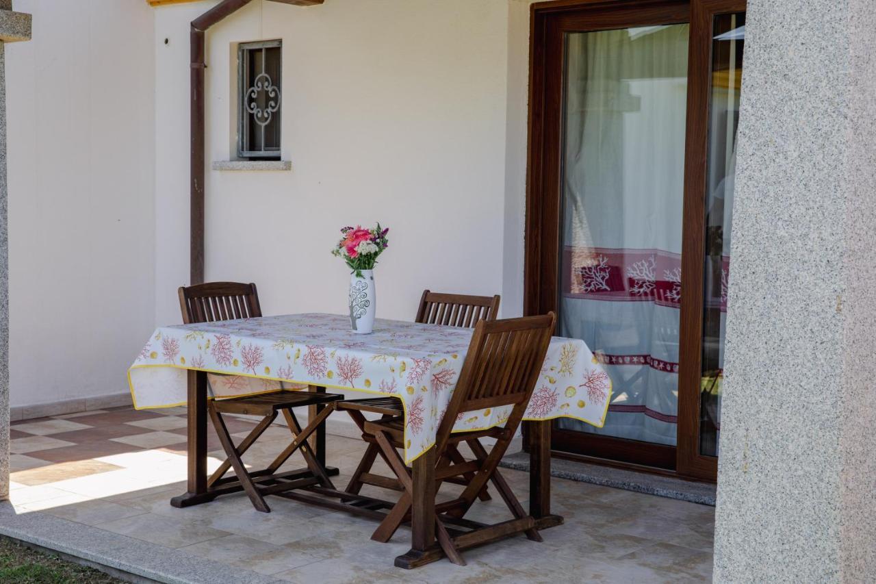 Villa Le Residenze di Baia Sant'Anna Tanaunella Exterior foto