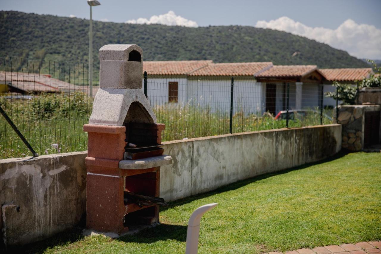 Villa Le Residenze di Baia Sant'Anna Tanaunella Exterior foto