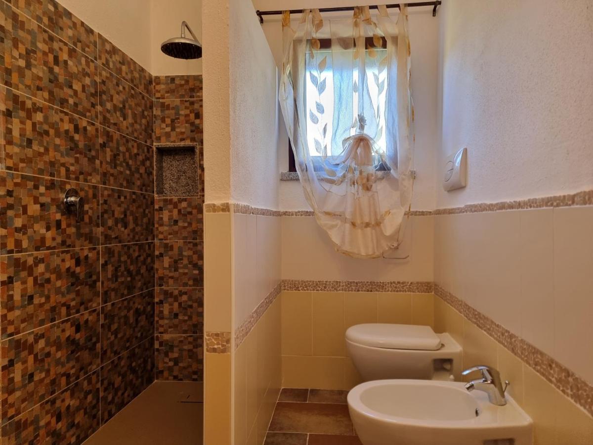 Villa Le Residenze di Baia Sant'Anna Tanaunella Exterior foto