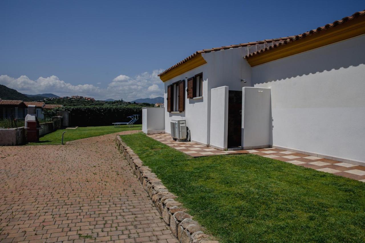 Villa Le Residenze di Baia Sant'Anna Tanaunella Exterior foto