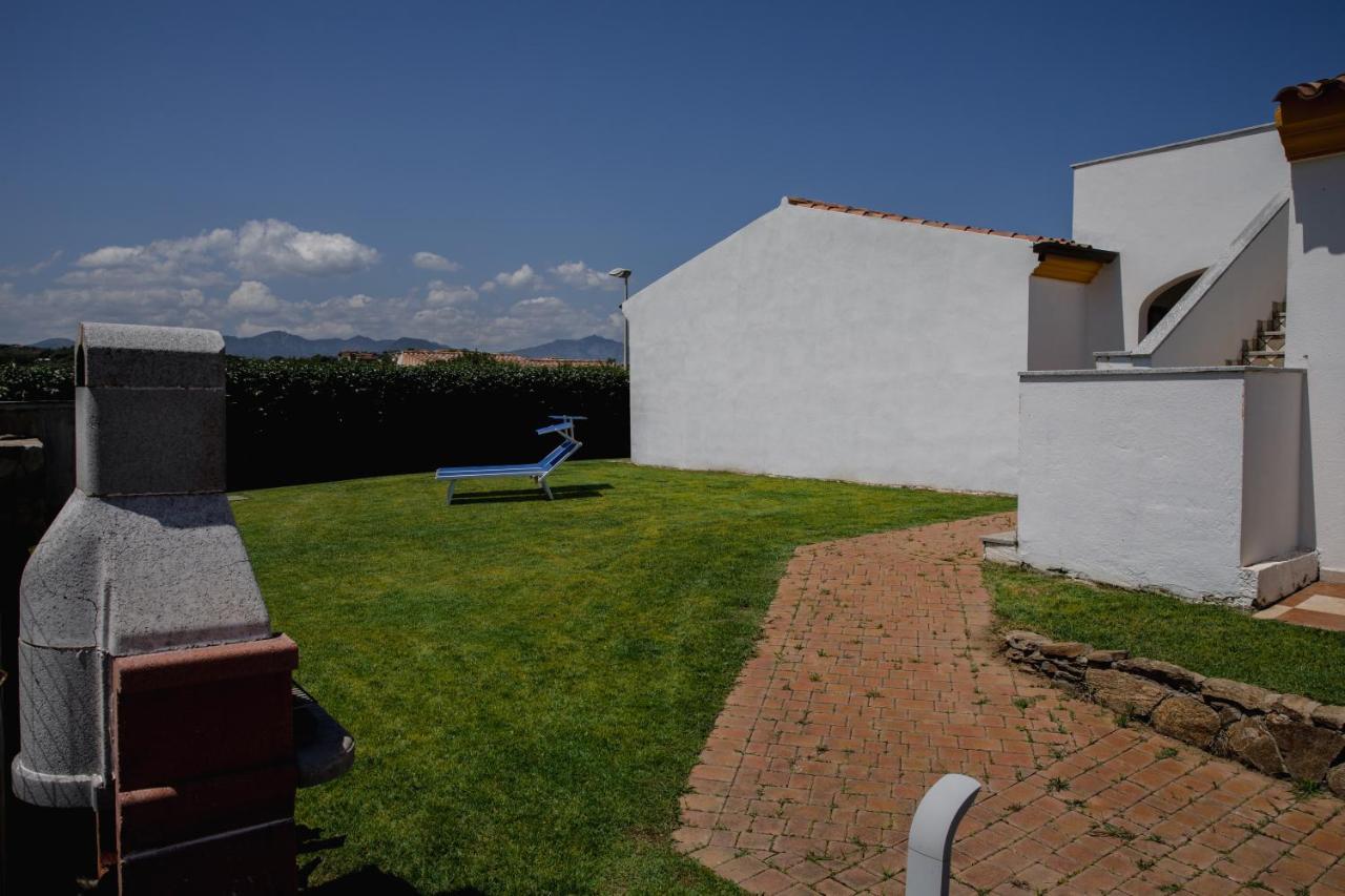 Villa Le Residenze di Baia Sant'Anna Tanaunella Exterior foto