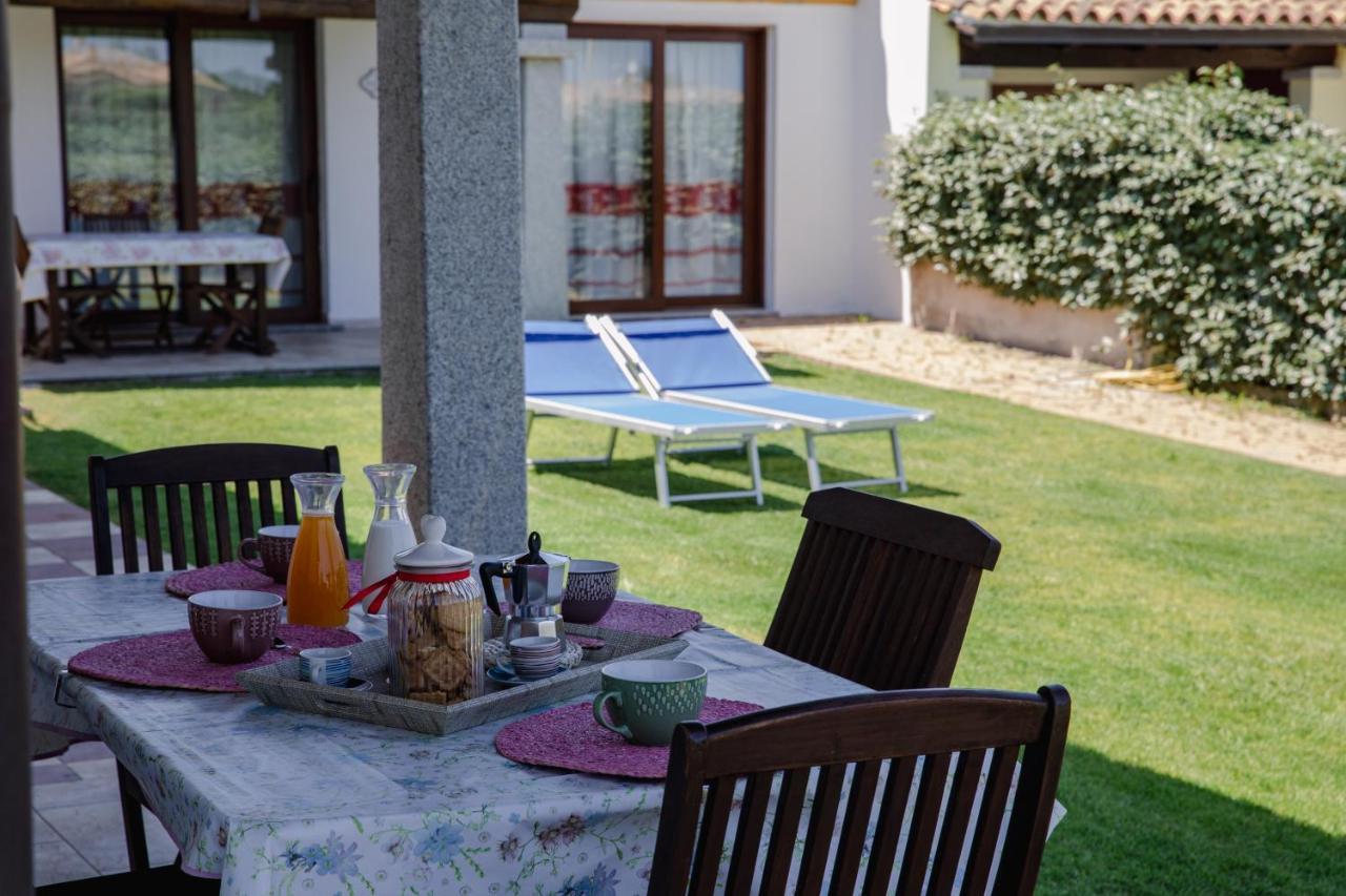 Villa Le Residenze di Baia Sant'Anna Tanaunella Exterior foto