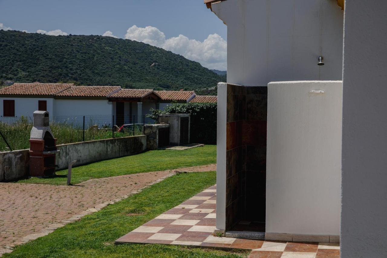 Villa Le Residenze di Baia Sant'Anna Tanaunella Exterior foto